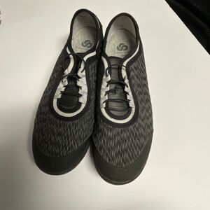 Cloudsteppers by Clark’s size 9.5W Dowling Pearl walking shoes.